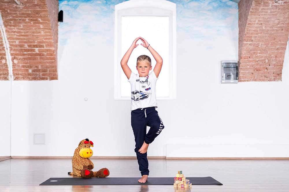 Yoga per bambini - Posizione dell'albero